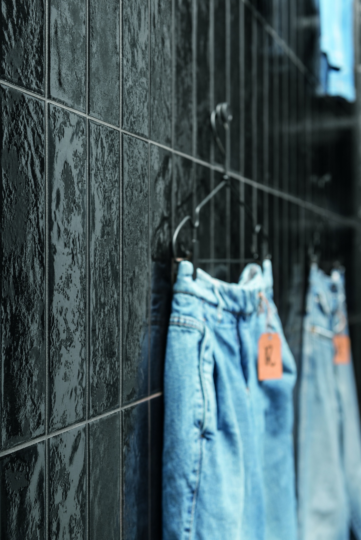 reg_black_jeanseria_p1.jpg